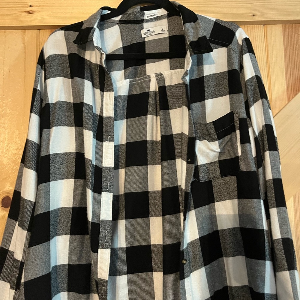 Worn- Hollister Flannel button up size Large